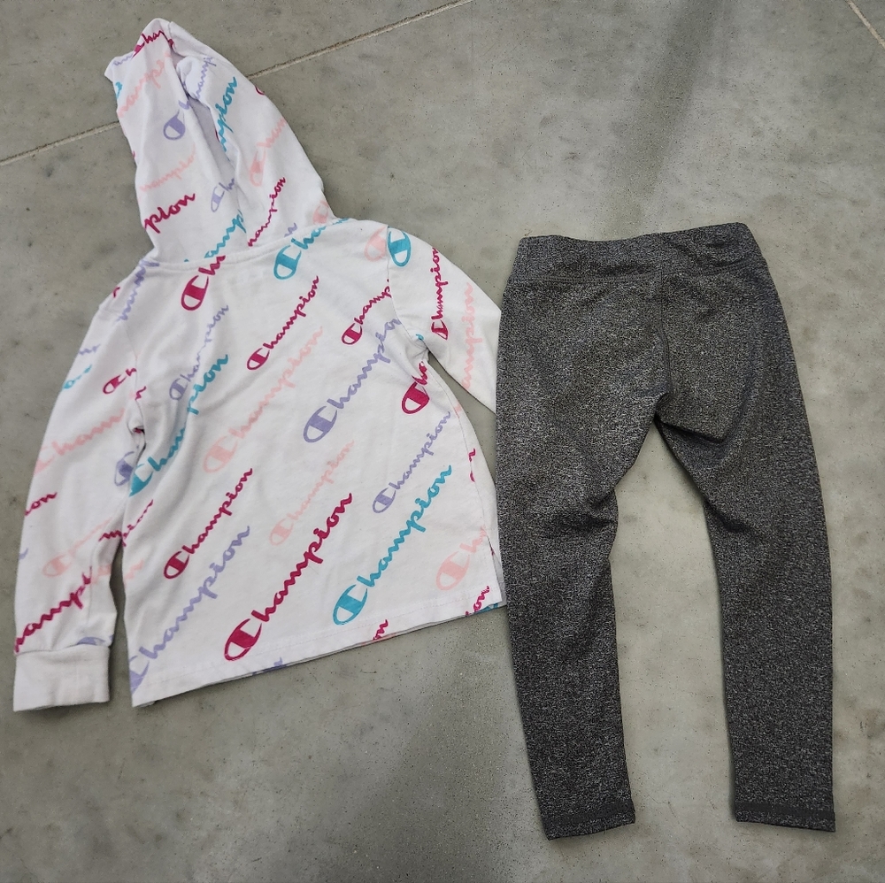 Champion outfit - Picture 8 of 8